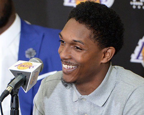 尤文vs卡利亚里首发：弗拉霍维奇领衔！伊尔迪兹、小图拉姆在列（尤文战卡利亚里首发出炉：弗拉霍维奇领衔，伊尔迪兹、小图拉姆入选）