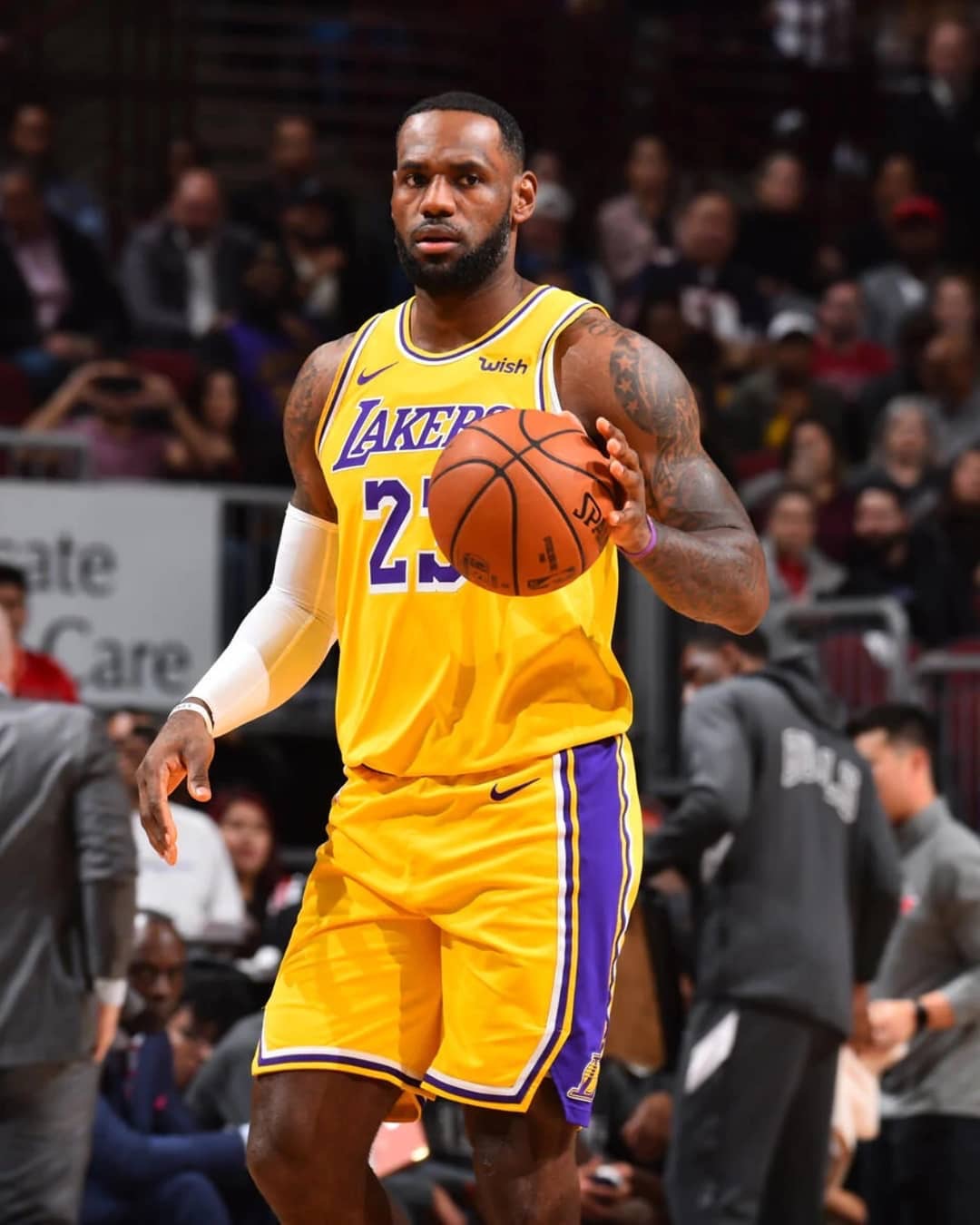 活塞成本赛季雷霆之后，第二支拿到20胜的球队（继雷霆之后，活塞成为本赛季第二支拿到20胜的球队）